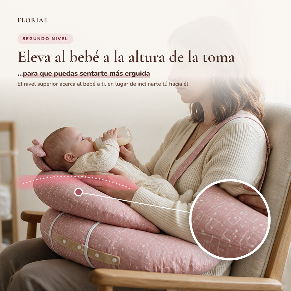 El segundo nivel eleva al bebé a la altura de la toma para que puedas sentarte más erguida
